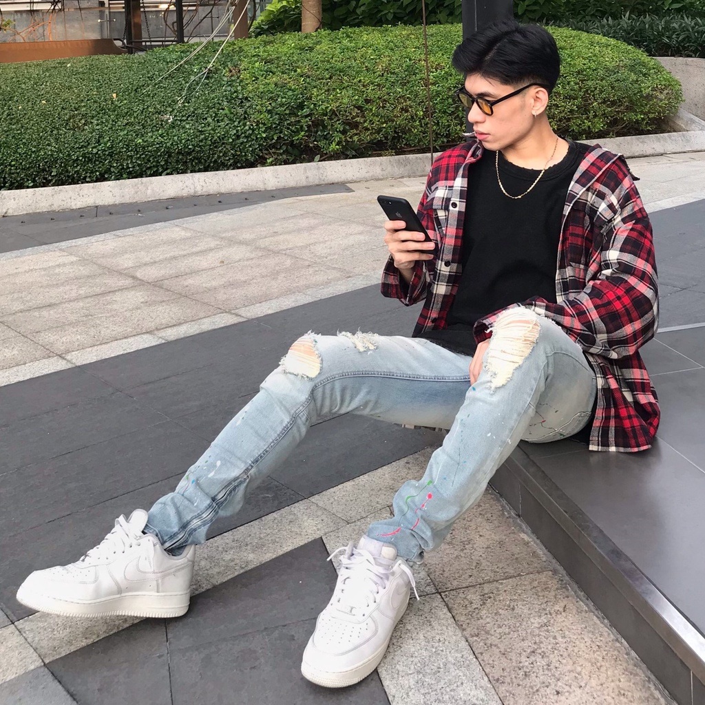 Quần jean nam cao màu xanh sáng Q20, vẫy sơn, form slimfit ôm vừa, chất jean co giãn thoải mái.