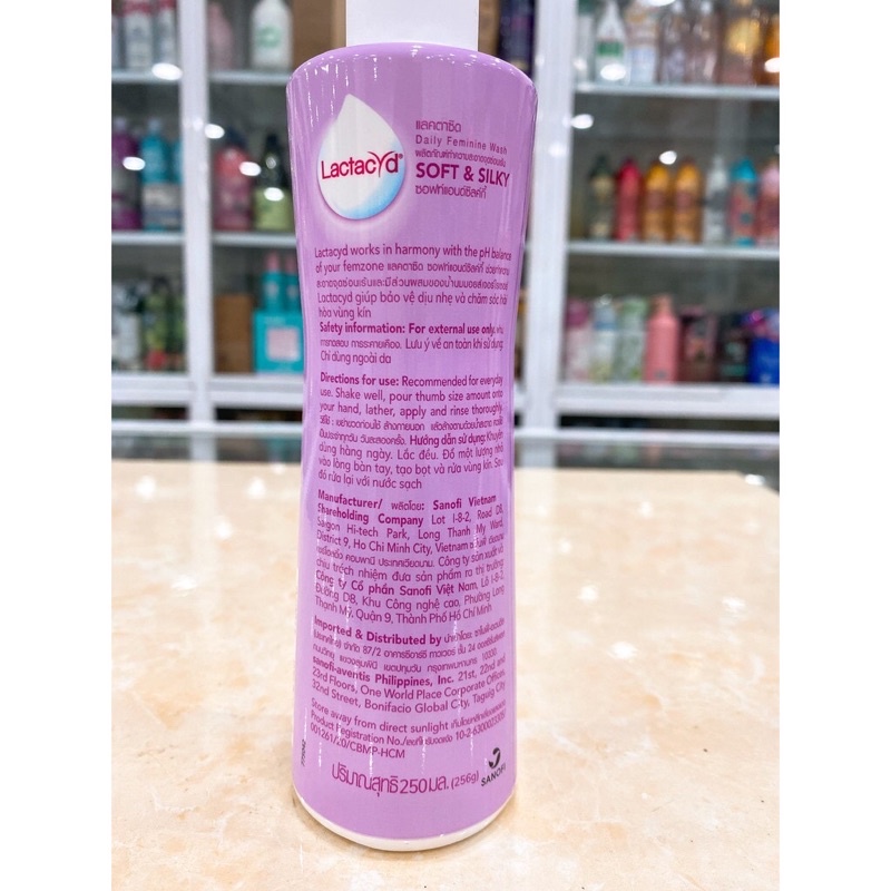 Dung Dịch Vệ Sinh Phụ nữ Lactacyd Soft &amp; Silky Dưỡng Ẩm 250ml-freeship đơn hàng 50k