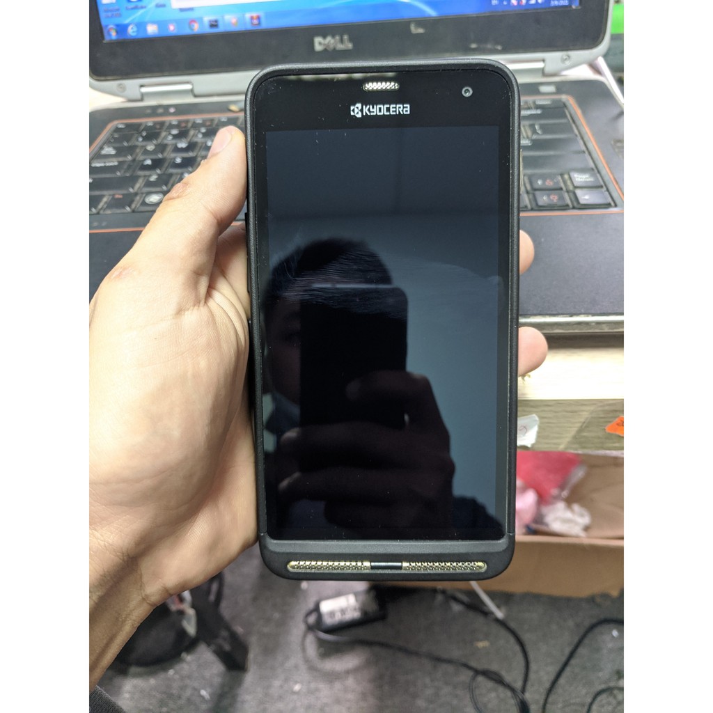 Điện thoại Kyocera DuraForce XD E6790 - Màn 5.7 inch Chống nước, va đập chuẩn quân đội