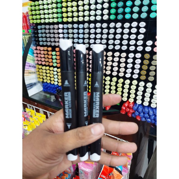 1 cây bút  màu MARKER BAOKE  có 68 loại màu