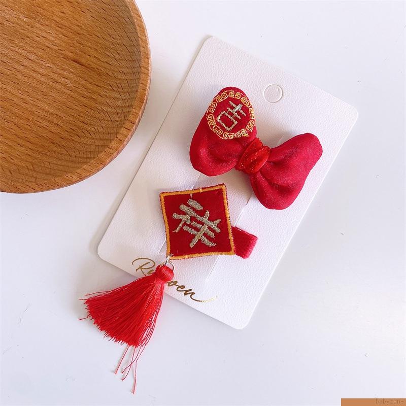 Phụ kiện tóc mừng ngày Tết phong cách ngọt ngào dành cho bé gái