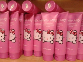 Lotion dưỡng thể trắng da hello kitty Nhật bản