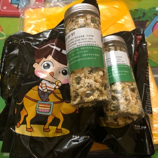 Set táo đỏ hoa cúc