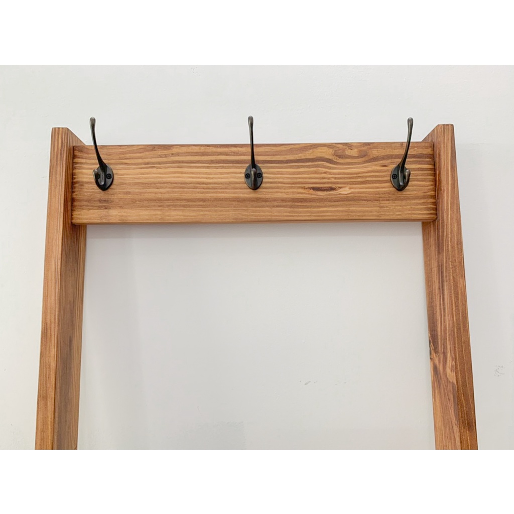 Kệ gỗ đứng trang trí vintage, kệ dựng tường gồm hai tầng để giày/cây cảnh, có thanh móc đồ tiện dụng