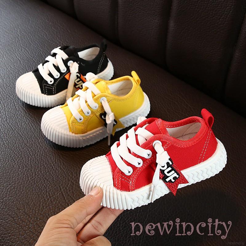Giày thể thao đế mềm chống trượt in chữ phong cách Hàn Quốc cho trẻ em