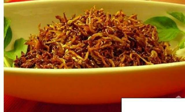 1 hũ cá cơm chiên tỏi Chín Tuy. Cá cơm chiên tỏi đặc sản Nha Trang | BigBuy360 - bigbuy360.vn