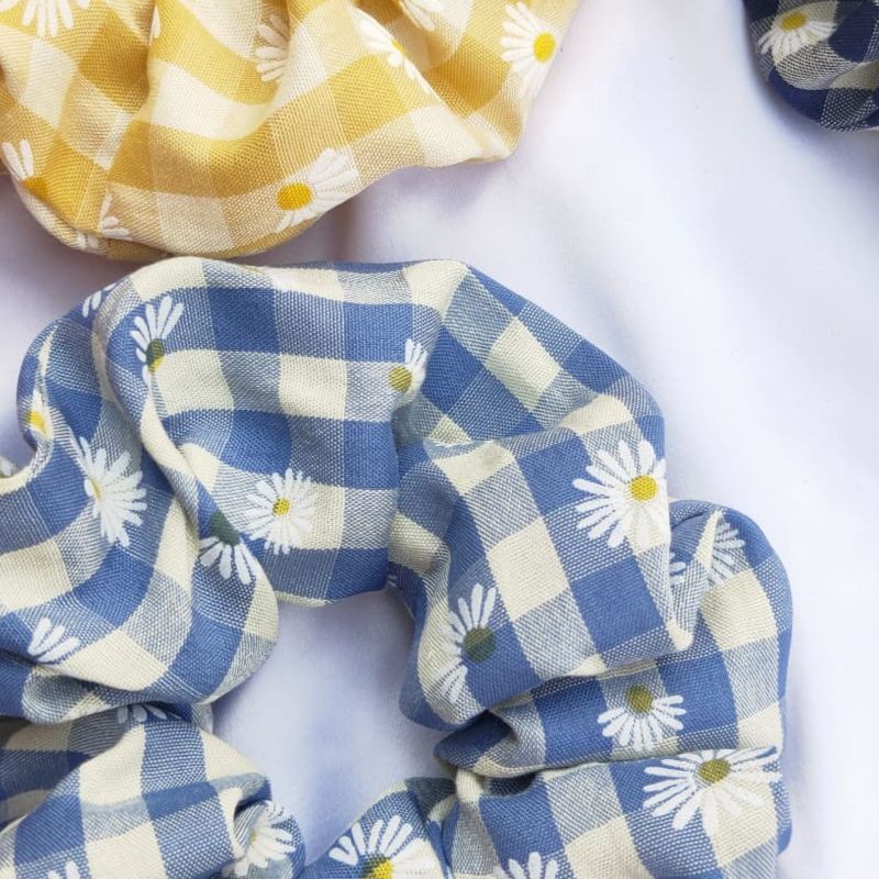 [Mã FAGOGO giảm 12% đơn 99K] [TREN MỚI] Dây buộc tóc Scrunchies caro hoa cúc | BigBuy360 - bigbuy360.vn