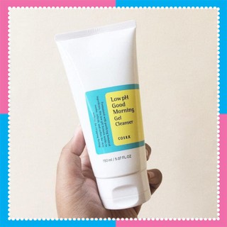 Sữa rửa mặt cosrx low ph good morning gel cleanser 150ml làm sạch da cho chị em.