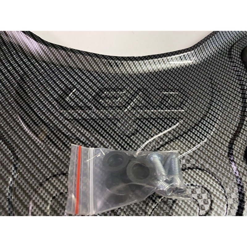 thảm để chân xe lead 2018-2021 nhựa carbon cực đẹp ( tặng kèm ốc bắt)