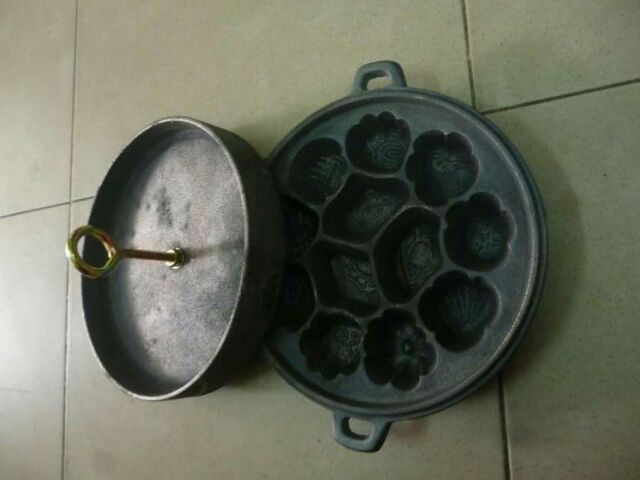 Khuôn bánh bông lan, bánh thuẫn bằng gang đen nặng 5kg