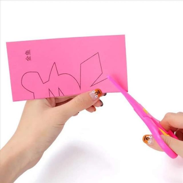Bộ đồ chơi cắt giấy thủ công tạo hình cho bé (240 tờ giấy màu có in sẵn + 2 kéo an toàn)