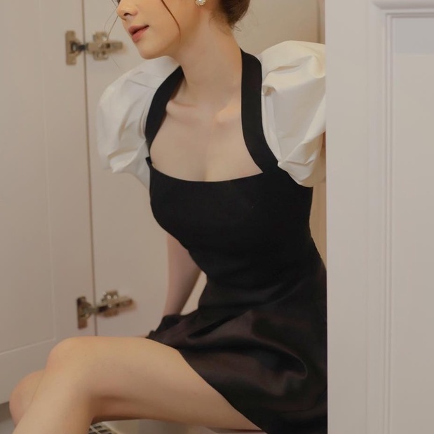 Áo croptop tay phồng phối trắng đen hở lưng _ MATI