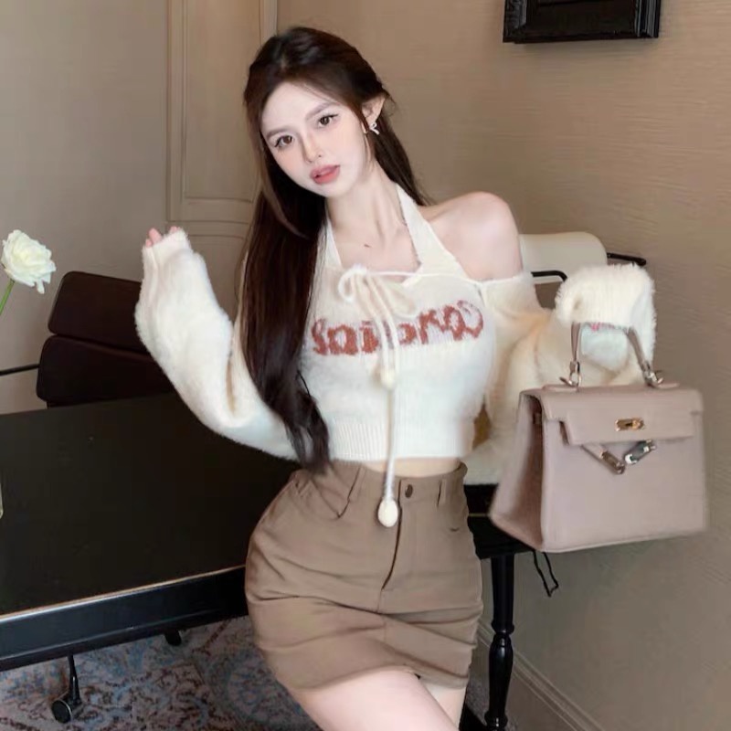 Set 2 chi tiết phối chữ Forgirl len lông thỏ croptop có dây buộc cổ