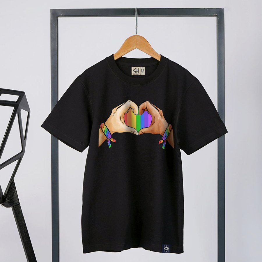 Áo Thun LGBT Gay Les Nam Nữ Phông Phom Rộng In Hình Tay Hình Trái Tim Cầu Vồng Oversize Vải Mát Localbrand MVR KK6012