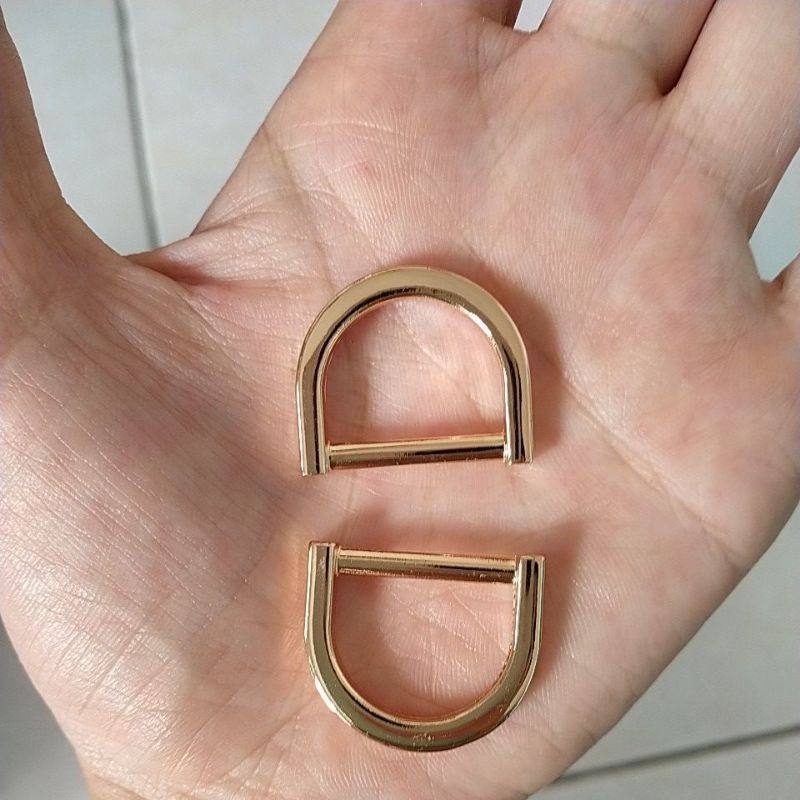 1 cặp khoen chữ D, lọt lòng 2cm. màu vàng