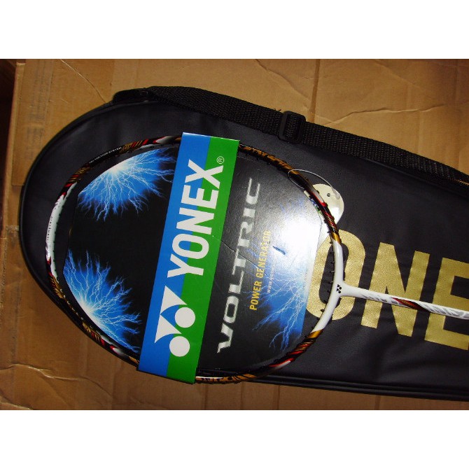 Bộ vợt đánh cầu lông YONEX VOLTRIC VT80