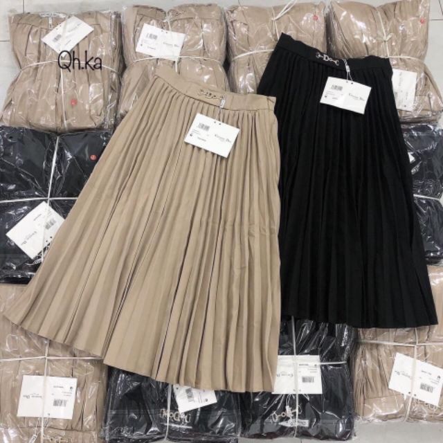 Chân váy xếp li cạp tag chữ giữa hàng QCL1 | BigBuy360 - bigbuy360.vn