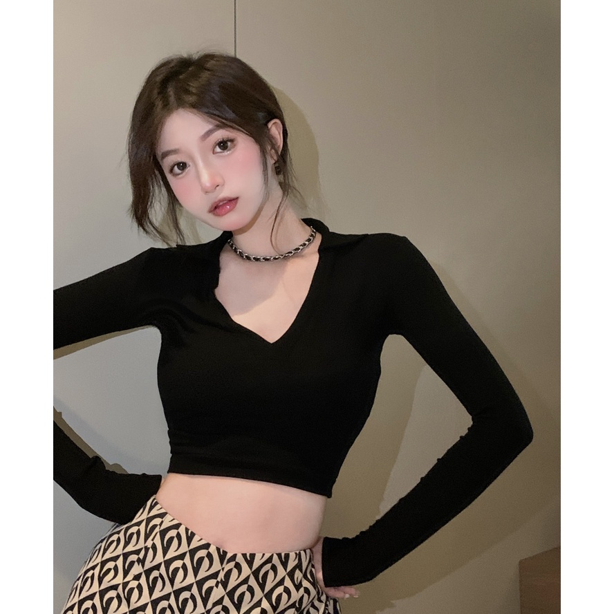 Áo crop top cổ chữ V màu đen gợi cảm thời trang cho nữ | BigBuy360 - bigbuy360.vn