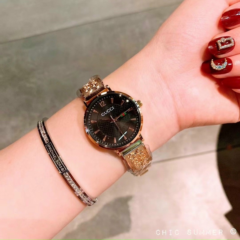 Đồng Hồ Nữ Gucci lắc Kiểu Giáng Thon Gọn Hợp Thời Trang