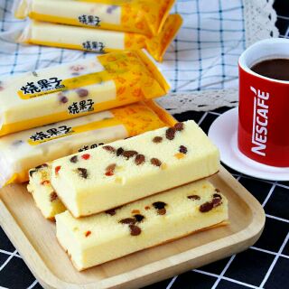[HCM] 1 Cái Bánh bông lan mềm kèm nho khô Đài Loan !!