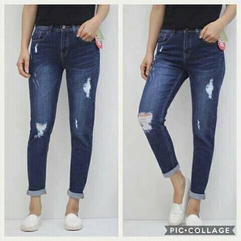 Quần jeans rách