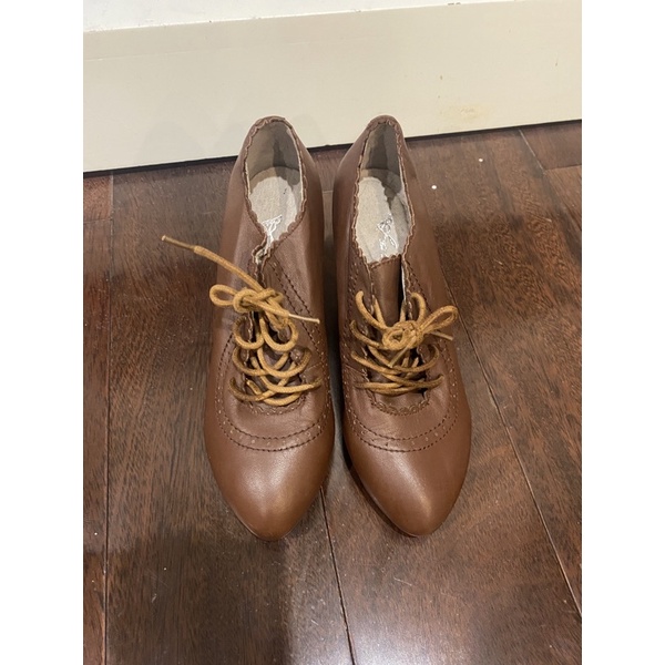Thanh lý boots nâu size 35 cao 5 phân