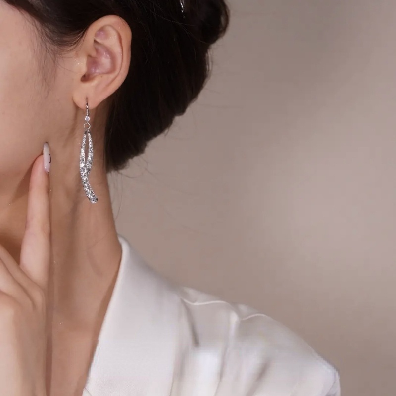 Khuyên Tai Nữ Trang Tạo Hình Độc Đáo