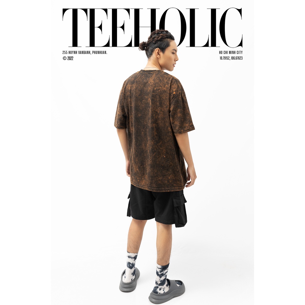 Áo Thun Wash Unisex Màu Nâu Đậm Gắn Vương Miện Thiếc TeeHolic - THS