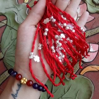 Sợi chỉ đỏ mix cỏ 4 lá