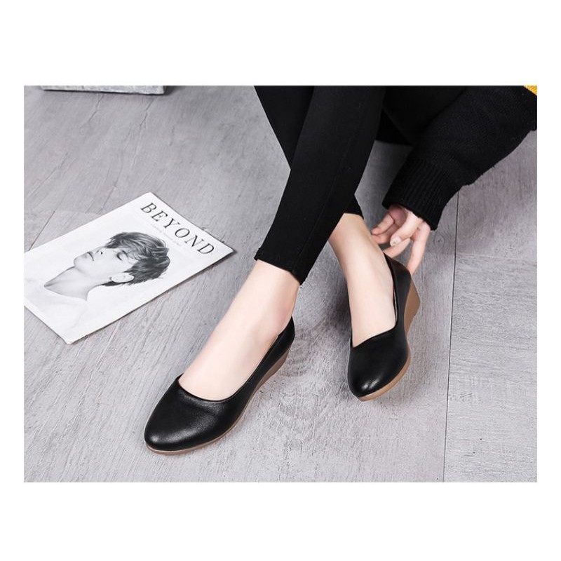 Giày bít nữ da mềm đế xuồng cao 3cm đen nâu kem