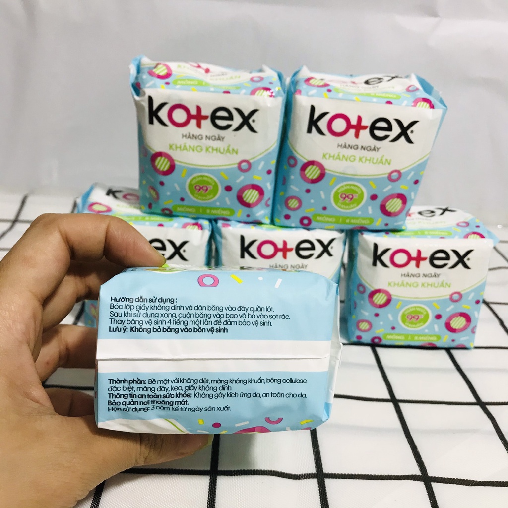 Băng vệ sinh Kotex hàng ngày kháng khuẩn 8 miếng/gói -8073