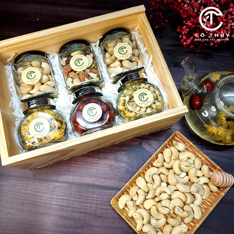 Hộp Quà Tặng Hạt Điều, Ngũ Cốc Granola Và 4 Trà Thảo Mộc CTG302