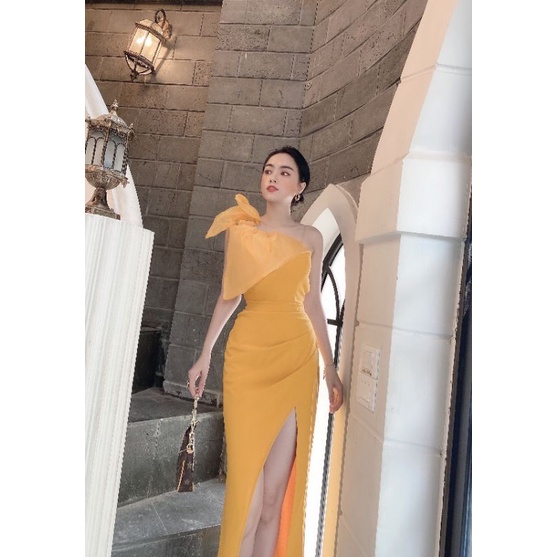 Đầm maxi Umi chéo vai xẻ tà dáng ôm cúp ngực
