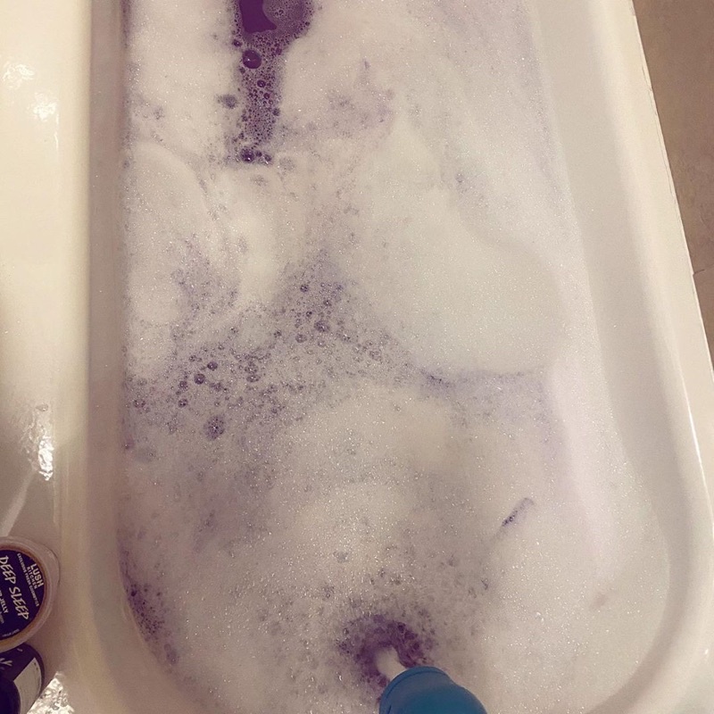 Bánh tạo bọt bồn tắm A French Kiss bubble bar - LUSH