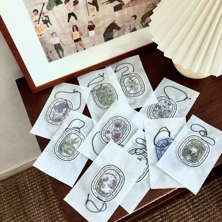 Dây Treo Khuếch Tán Nước Hoa Trang Trí Nội Thất Xe Hơi