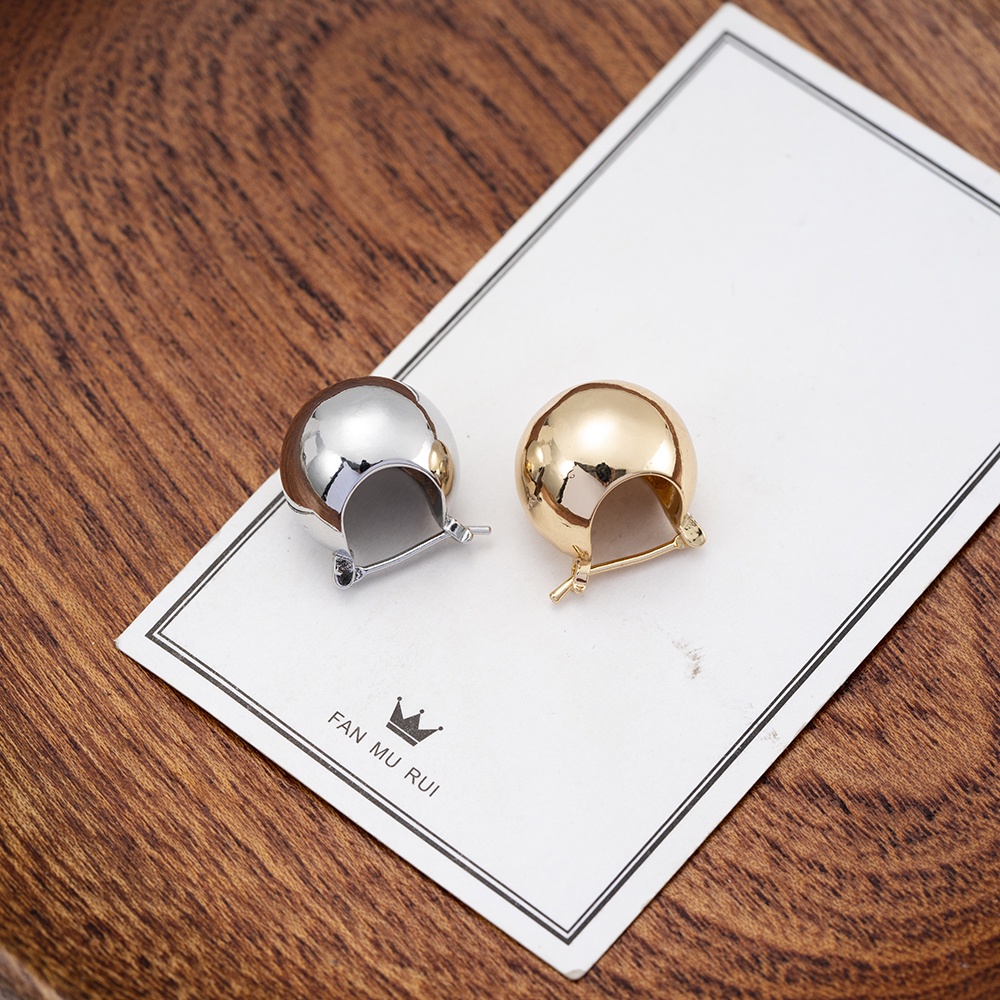 1 đôi khuyên tai kim loại thời trang thu đông phong cách Hàn Quốc cho nữ