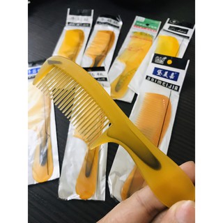 Lược nhỏ dùng để mang đi du lịch