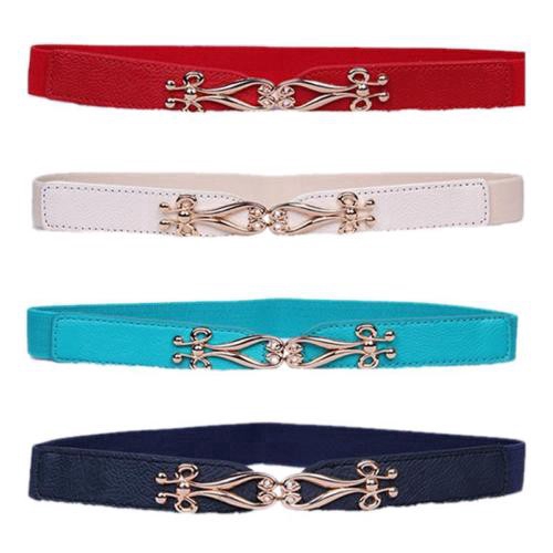 Thắt lưng chất liệu da phối với đầm thời trang cho nữ