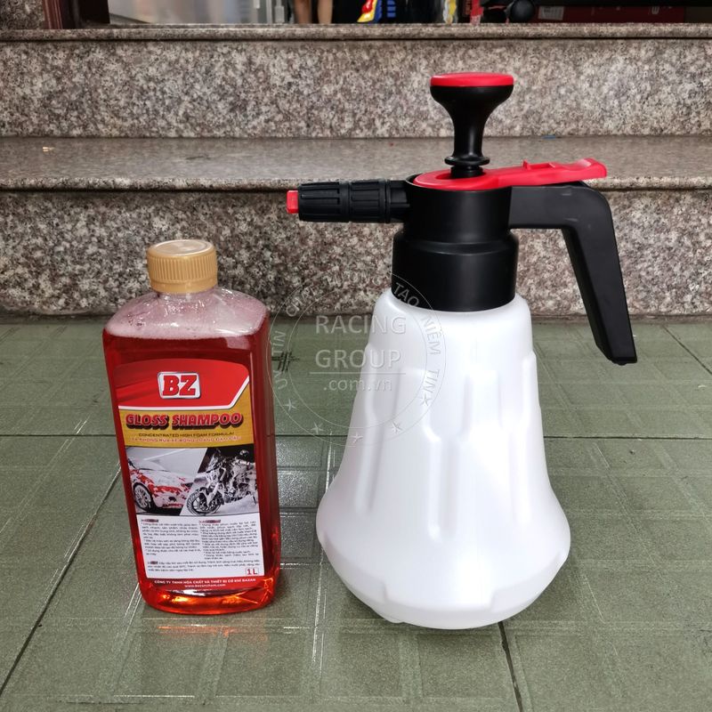 Bình xịt bọt tuyết cầm tay rửa xe và xà bông BZ, nước rửa xe BZ Gloss Shampoo 1 lít bọt rửa cực sạch