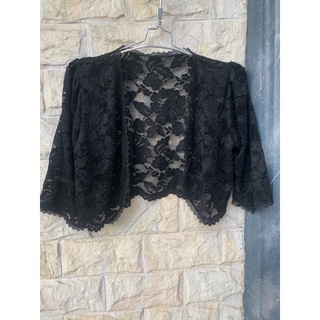 Áo ren khoác ren lửng ngoài váy