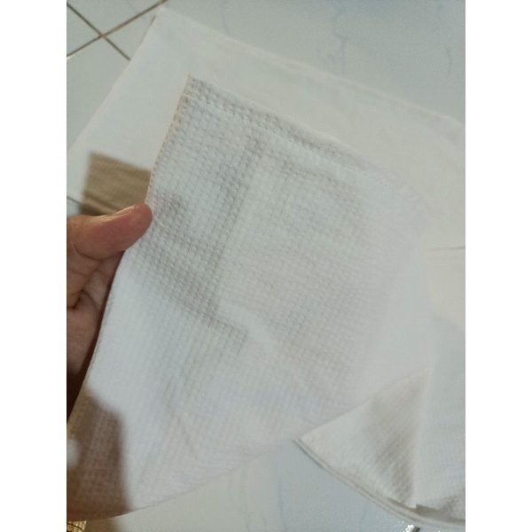 Áo ống lót viền kiểu hàn.