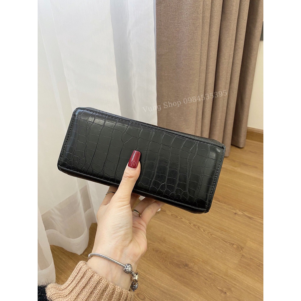 Túi Xách Nữ Đeo Chéo Cao Cấp CNK Khóa Vuông Quai Tròn Vân Đen Size 21, Ảnh Chụp Thật, VụngShop