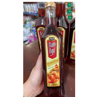 Nước Mắm Chấm Nam Ngư Nhãn Vàng chai 650ml