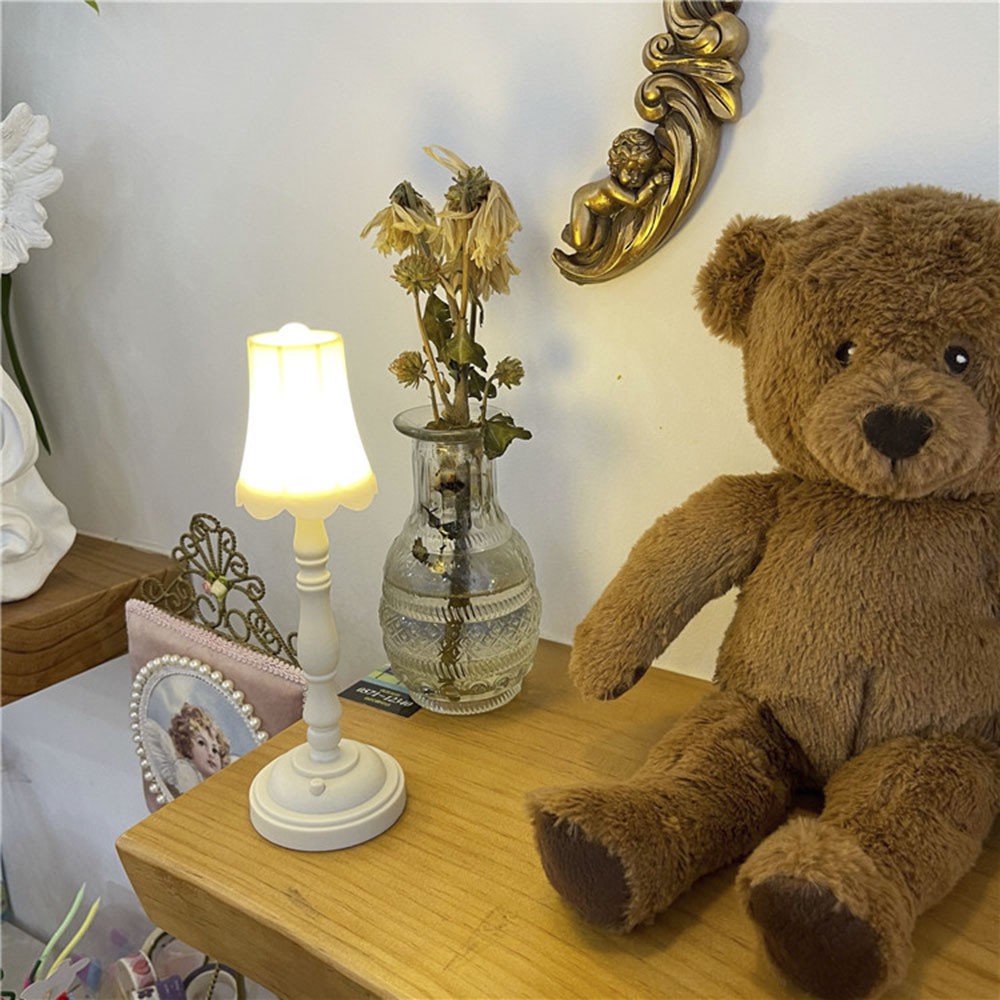 Đèn ngủ để bàn trang trí phòng ngủ dễ thương