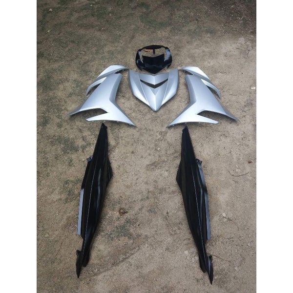 SƠN SAMURAI COMBO SƠN MÀU BẠC SÁNG HONDA H111 GỒM UCH210 124 H111 BÓNG TUỲ CHỌN K1K 128 KIM TUYẾN K1KT HOẶC NHÁM 128A