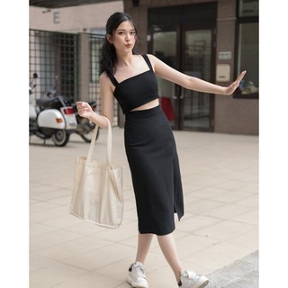 CHÂN VÁY DÀI QUA GỐI XẺ TÀ MỘT BÊN, LƯNG CAO MÀU ĐEN