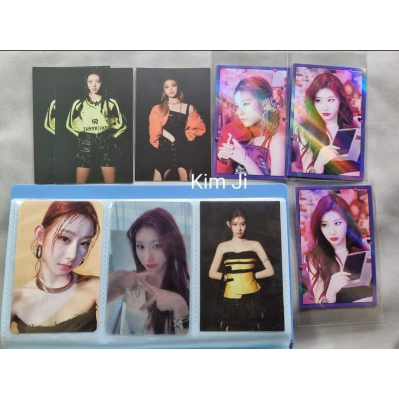 Ảnh thẻ - Photocard ITZY từ album GUESS WHO