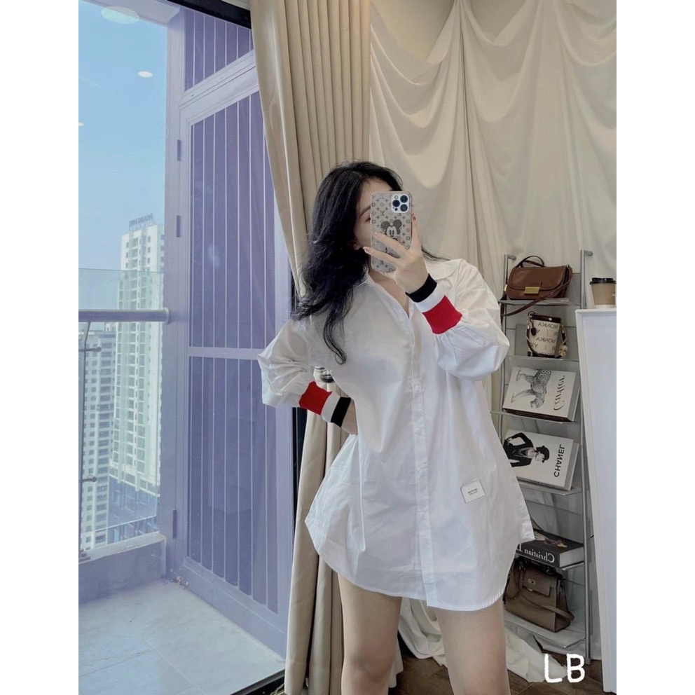 Áo sơ mi trắng viền phối màu đỏ đen bo tay cá tính