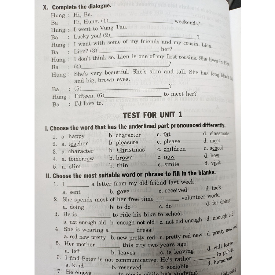 Sách - Bài tập tiếng Anh lớp 8 - Có đáp án - Mai Lan Hương