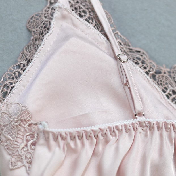 Váy ngủ lụa đẹp AMUSE V09🔥SIÊU SALE🔥đồ ngủ hai dây sexy cổ V cao cấp big size MLXL 65KG giá rẻ | BigBuy360 - bigbuy360.vn